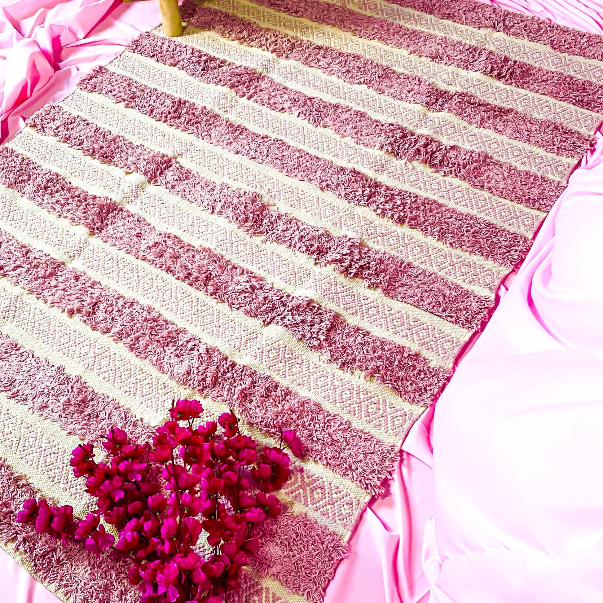 Modern Pink Cotton Rug - Stripe Pattern for Home Laxhofur