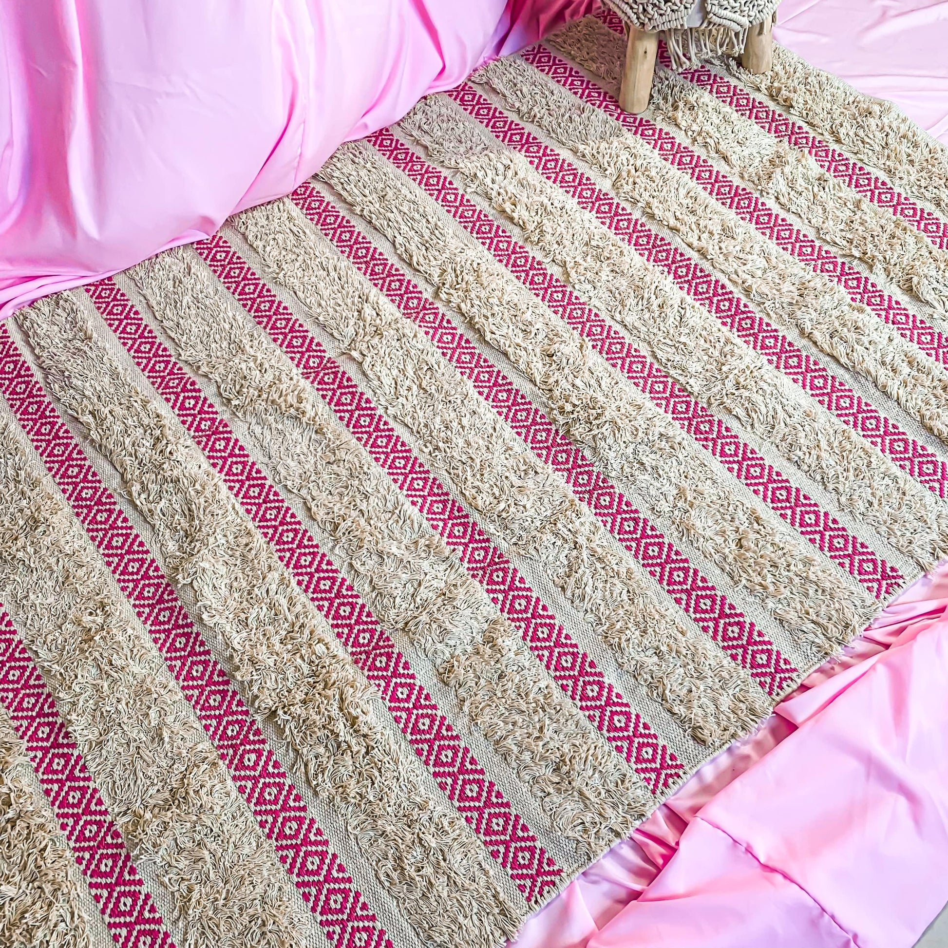 Cozy Pink Cotton Rug - Striped Design for Home Laxhofur